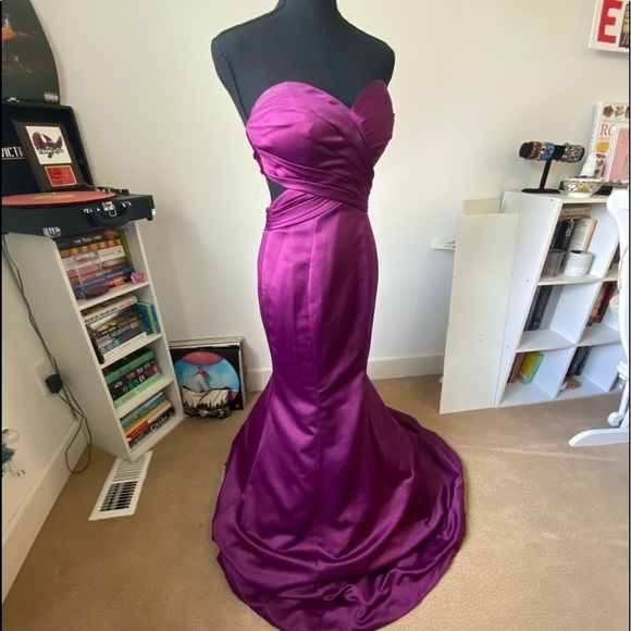 La Femme Royal Satin Purple Strapless Sweetheart Prom Gown size 4 - Picture 8 of 9